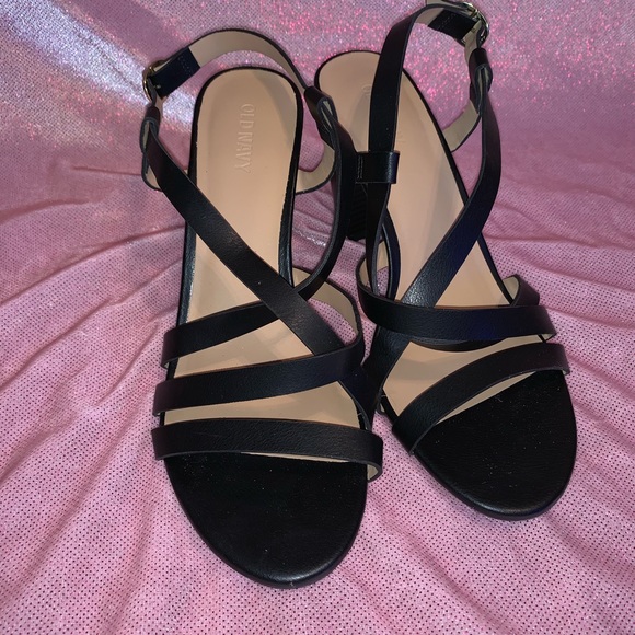 1 black 1 tan sandal! - Picture 1 of 7